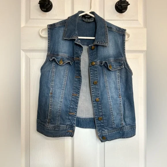 Jean Vest - Picture 14 of 14